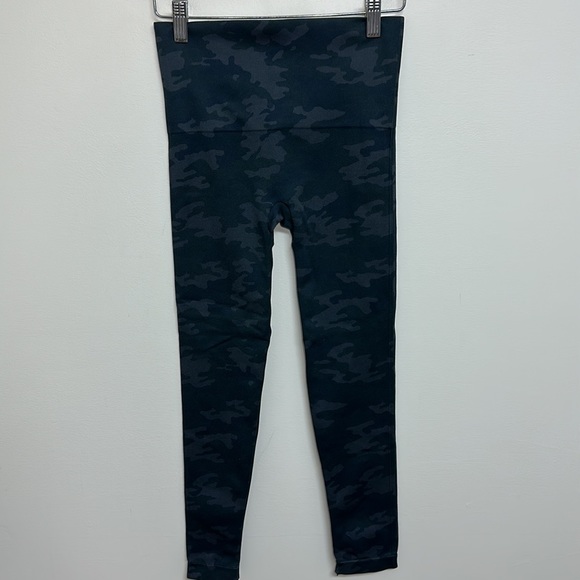 Spanx Look At Me Now Camo Leggings Medium - Picture 6 of 8